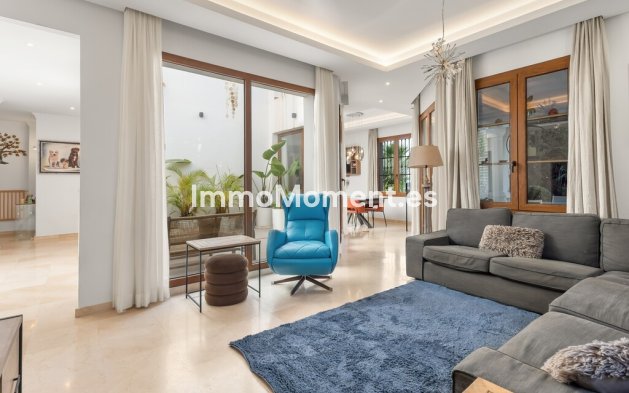 Resale - Detached villa - Estepona - Estepona Centro
