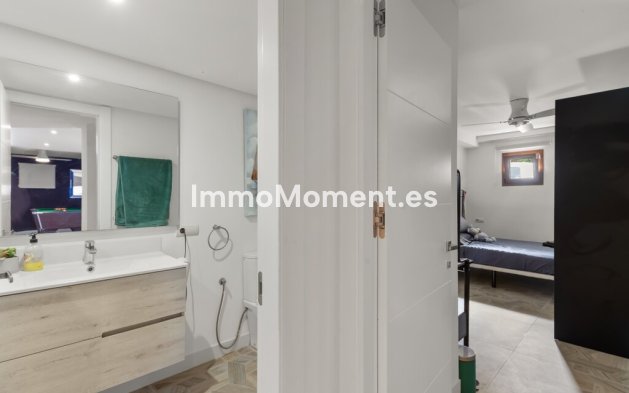 Resale - Detached villa - Estepona - Estepona Centro