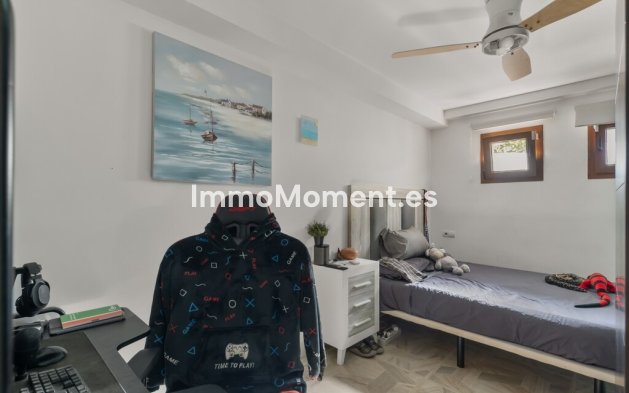 Resale - Detached villa - Estepona - Estepona Centro
