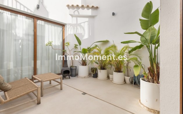 Resale - Detached villa - Estepona - Estepona Centro