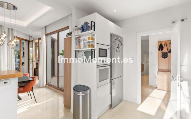 Resale - Detached villa - Estepona - Estepona Centro