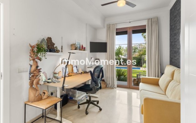 Resale - Detached villa - Estepona - Estepona Centro