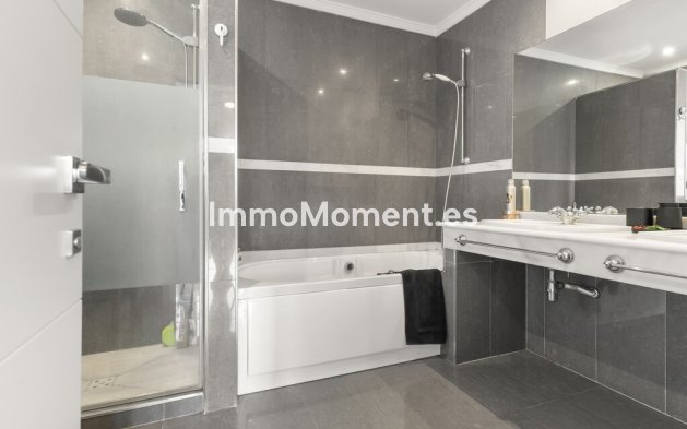 Resale - Detached villa - Estepona - Estepona Centro