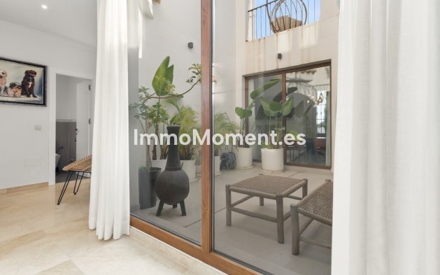 Resale - Detached villa - Estepona - Estepona Centro