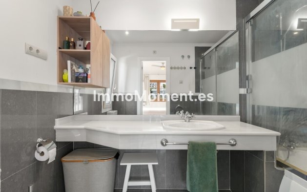 Resale - Detached villa - Estepona - Estepona Centro
