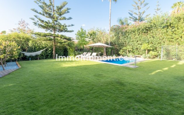 Resale - Detached villa - Estepona - Estepona Centro