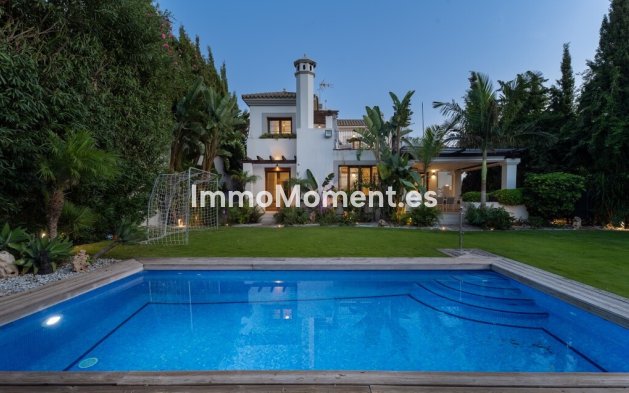 Resale - Detached villa - Estepona - Estepona Centro
