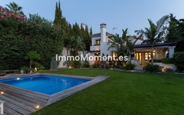 Resale - Detached villa - Estepona - Estepona Centro