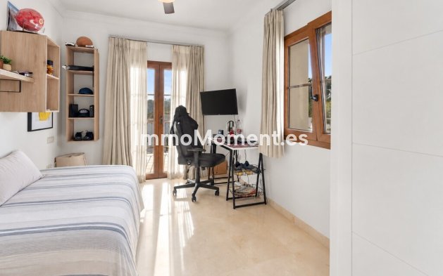 Resale - Detached villa - Estepona - Estepona Centro