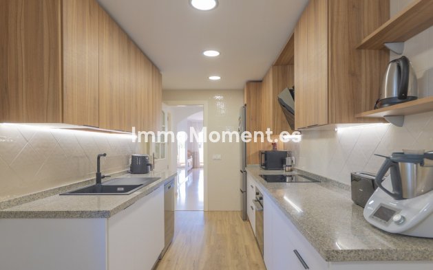 Resale - Apartment - Marbella - Elviria