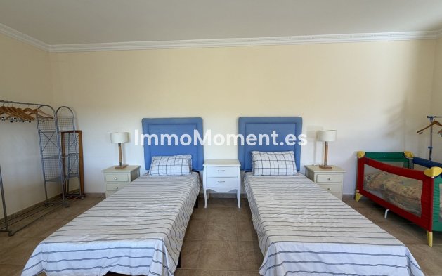 Resale - Detached villa - Estepona - Valle Romano