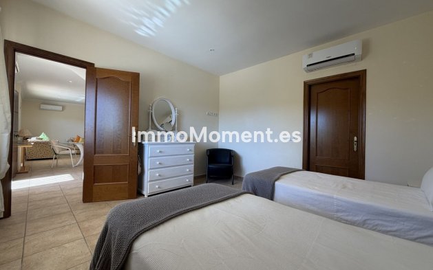 Resale - Detached villa - Estepona - Valle Romano