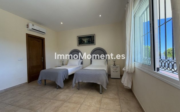 Resale - Detached villa - Estepona - Valle Romano