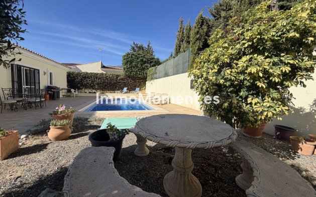 Resale - Detached villa - Estepona - Valle Romano