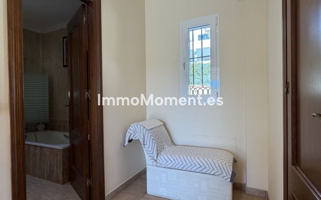Resale - Detached villa - Estepona - Valle Romano