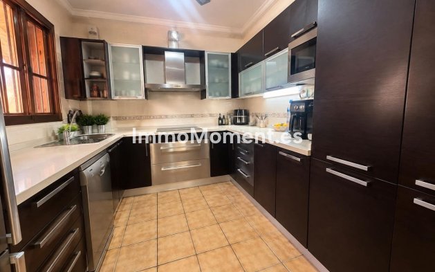Wiederverkauf - Freistehende Villa - Marbella - Nueva Andalucía