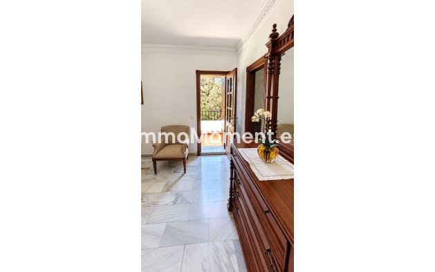 Wiederverkauf - Freistehende Villa - Marbella - Nueva Andalucía