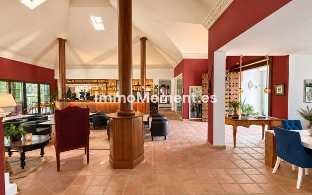 Wiederverkauf - Freistehende Villa - Estepona  - Selwo