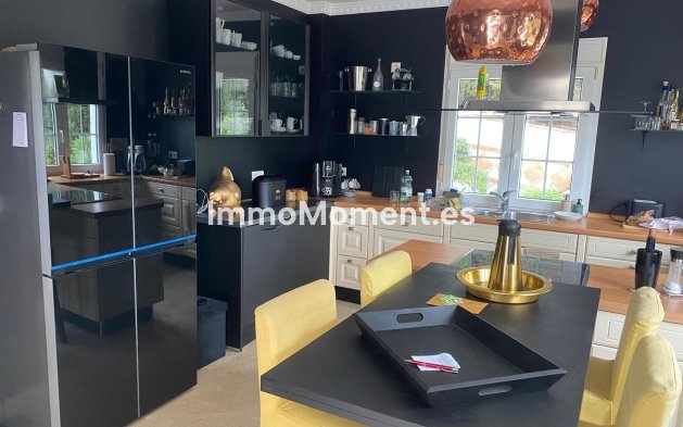 Lange termijn verhuur - Vrijstaande villa - Estepona  - New Golden Mile