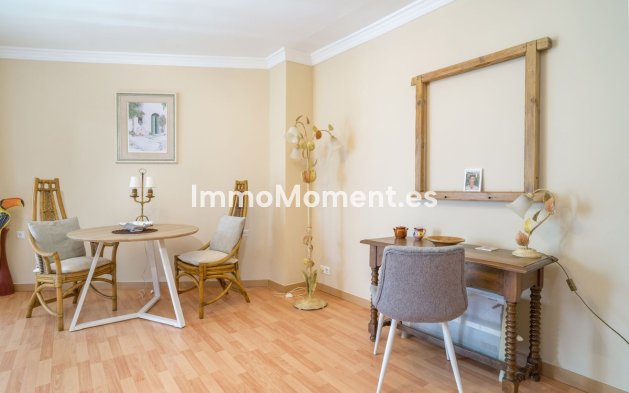 Resale - Apartment - Estepona - Atalaya