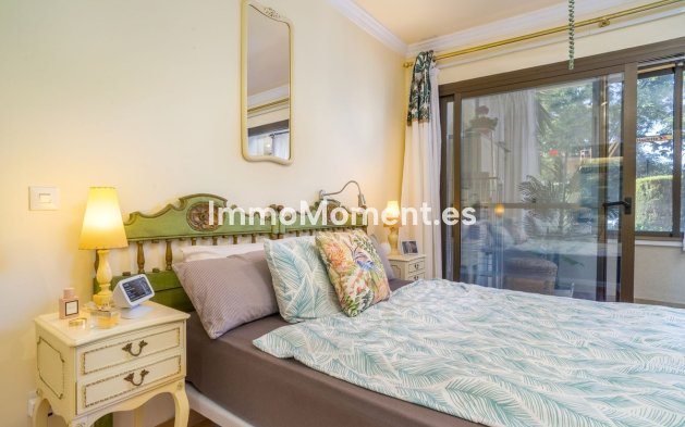 Resale - Apartment - Estepona - Atalaya
