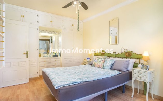 Resale - Apartment - Estepona - Atalaya