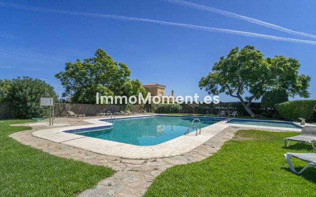 Resale - Apartment - Estepona - Atalaya