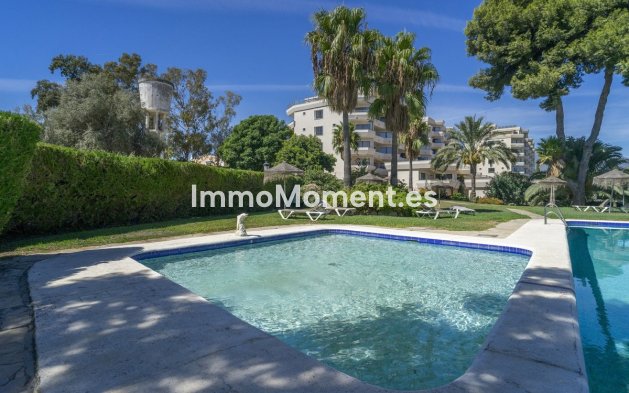 Resale - Apartment - Estepona - Atalaya