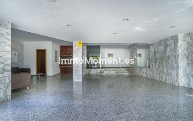 Resale - Apartment - Estepona - Atalaya