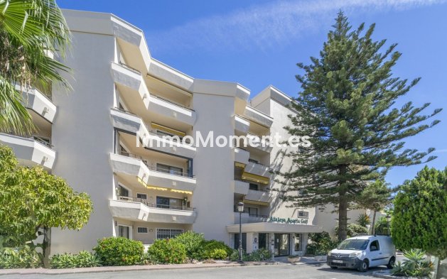 Resale - Apartment - Estepona - Atalaya