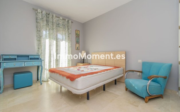 Resale - Apartment - Estepona - Atalaya
