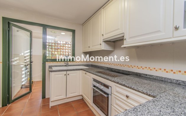 Resale - Apartment - Estepona - Atalaya