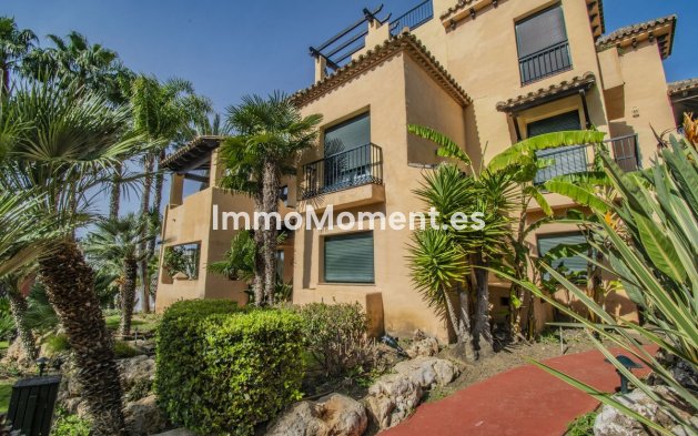Resale - Apartment - Estepona - Atalaya
