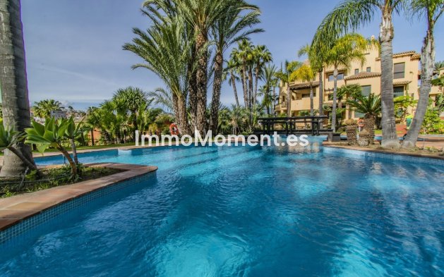 Resale - Apartment - Estepona - Atalaya