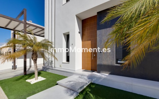Obra nueva - Villa independiente - Pilar de la Horadada