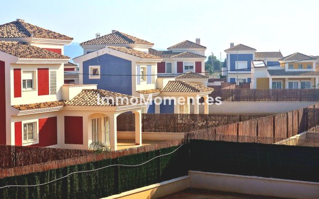 Obra nueva - Villa independiente - Purias