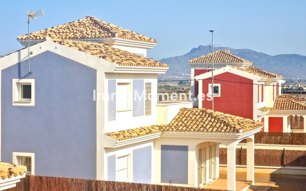 Obra nueva - Villa independiente - Purias