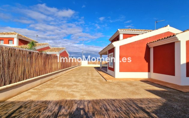 Obra nueva - Villa independiente - Purias