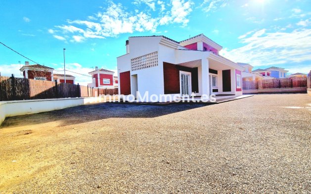 Obra nueva - Villa independiente - Purias