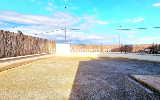 Obra nueva - Villa independiente - Purias