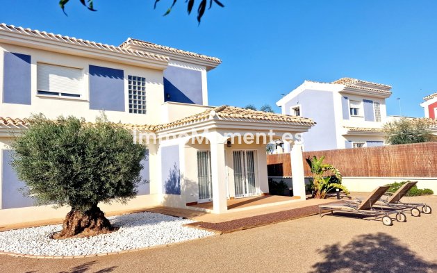 Obra nueva - Villa independiente - Purias