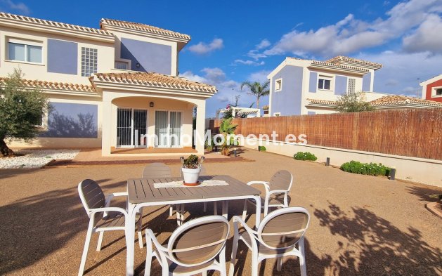 Obra nueva - Villa independiente - Purias