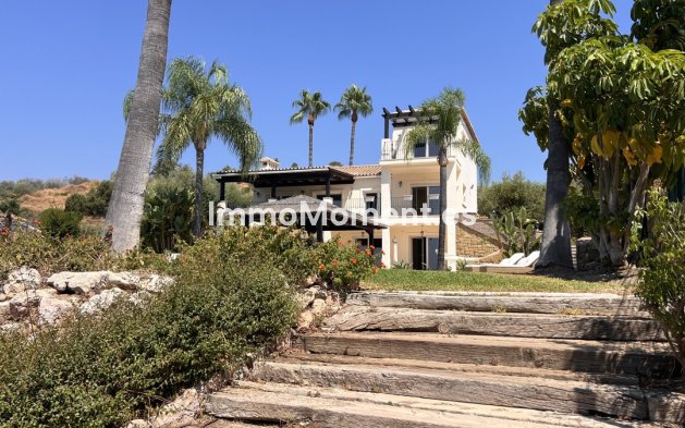 Wiederverkauf - Freistehende Villa - Estepona Ost - Estepona