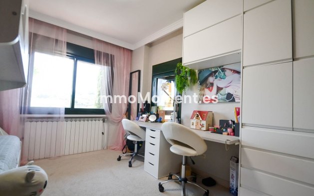 Revente - Appartement - Estepona  - Atalaya