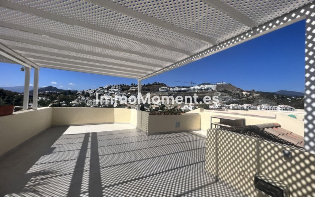 Resale - Apartment - Benahavís - La Quinta
