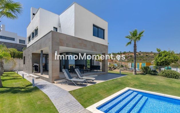 Bestaande woning - Vrijstaande villa - Manilva