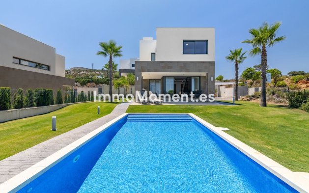 Bestaande woning - Vrijstaande villa - Manilva