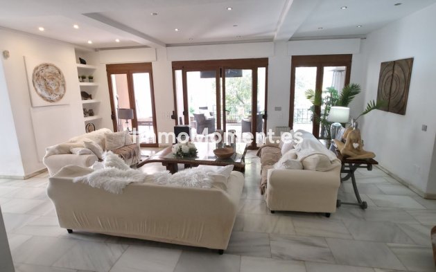 Resale - Villa - Estepona - Atalaya