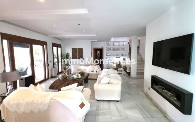 Resale - Villa - Estepona - Atalaya