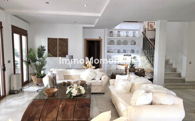 Resale - Villa - Estepona - Atalaya